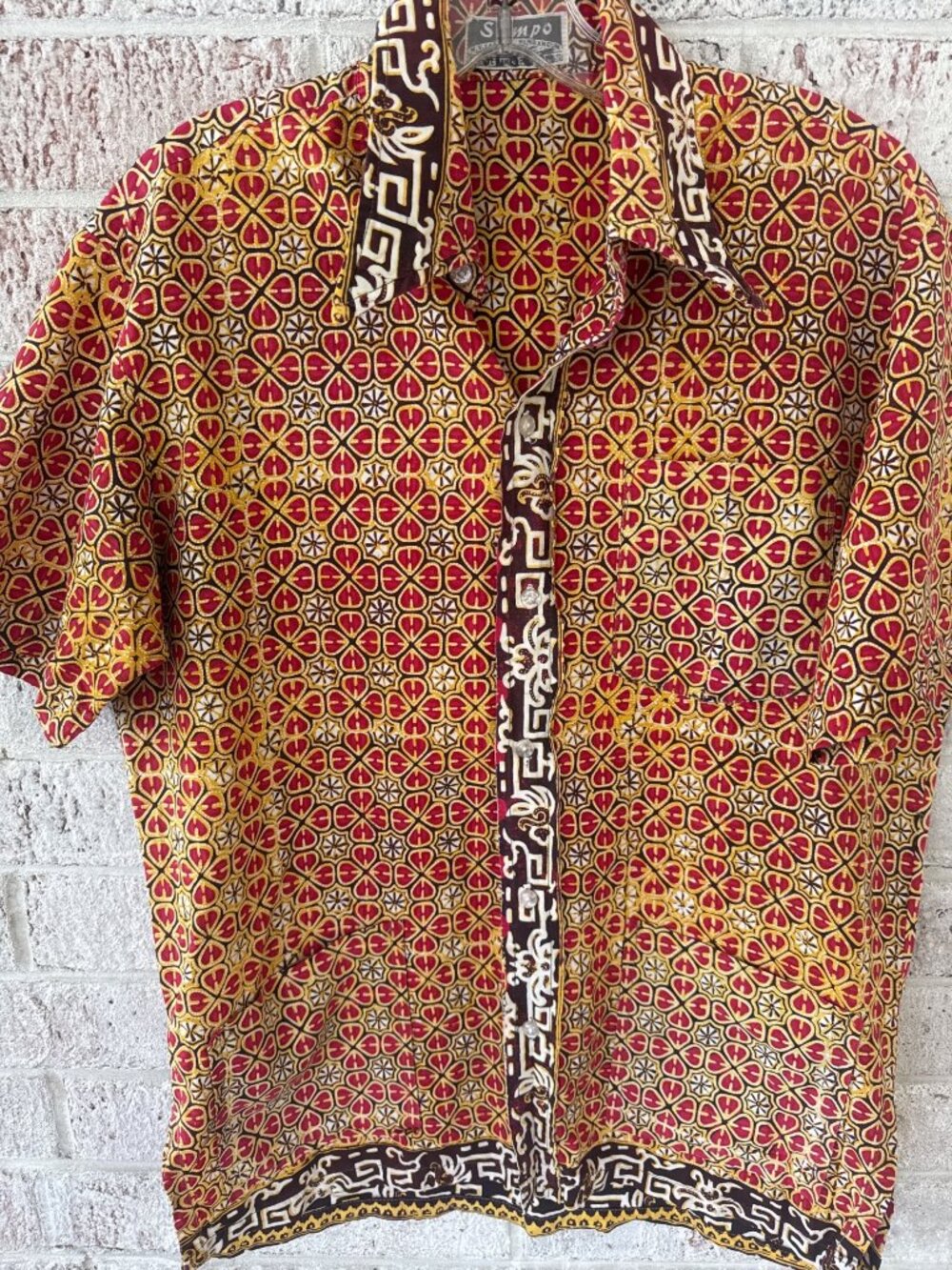Vintage Sampo Indonesian Batik Shirt Men’s Red Gold Geometric Short Sleeve